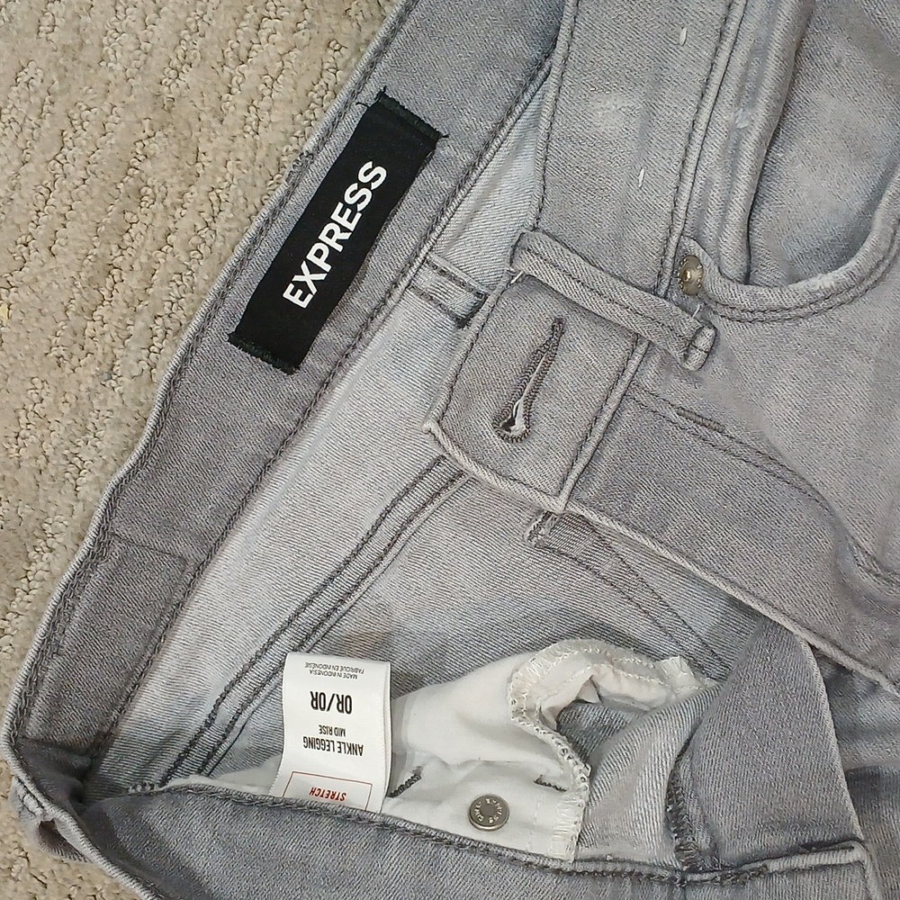 Express Distressed Jeans - Picture 2 of 8